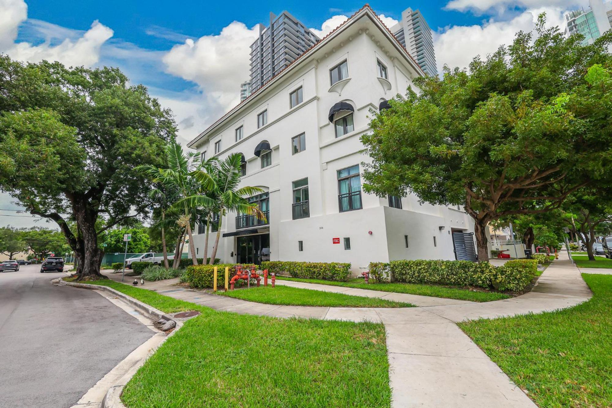 Apartment Roami At The Palace Miami
